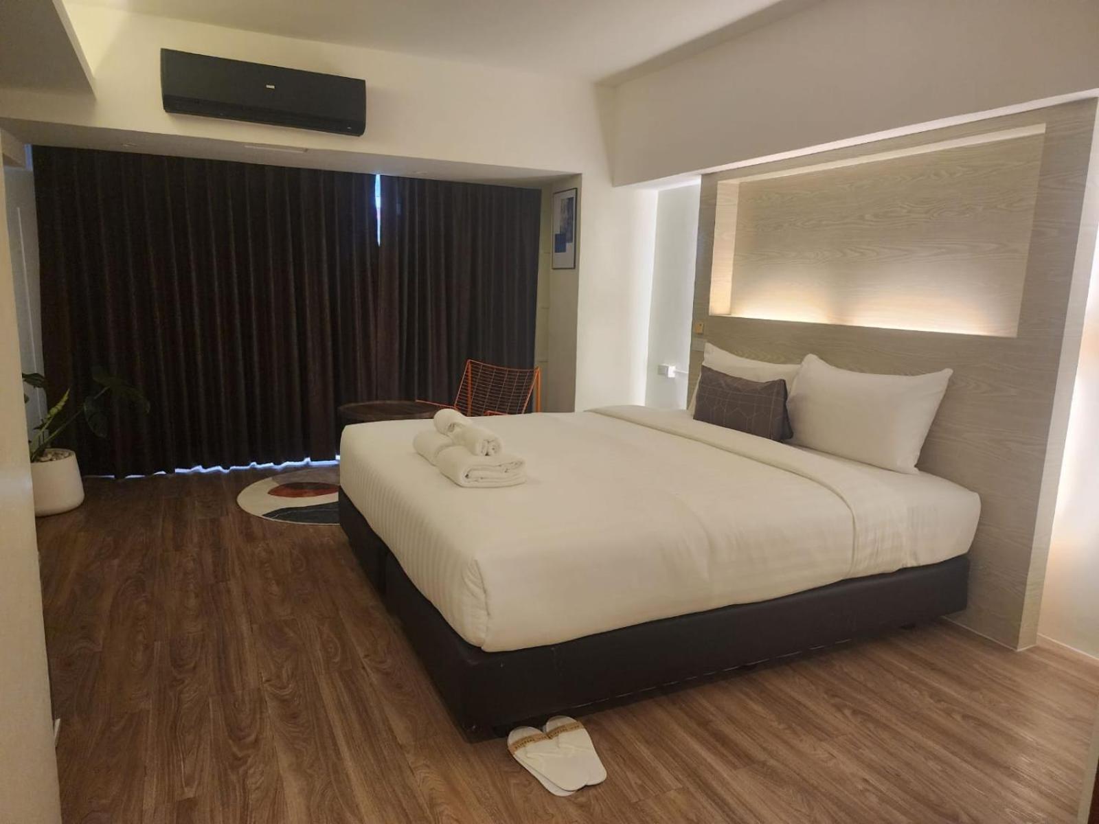 Gecko Eye Hotel Bangkok Bagian luar foto
