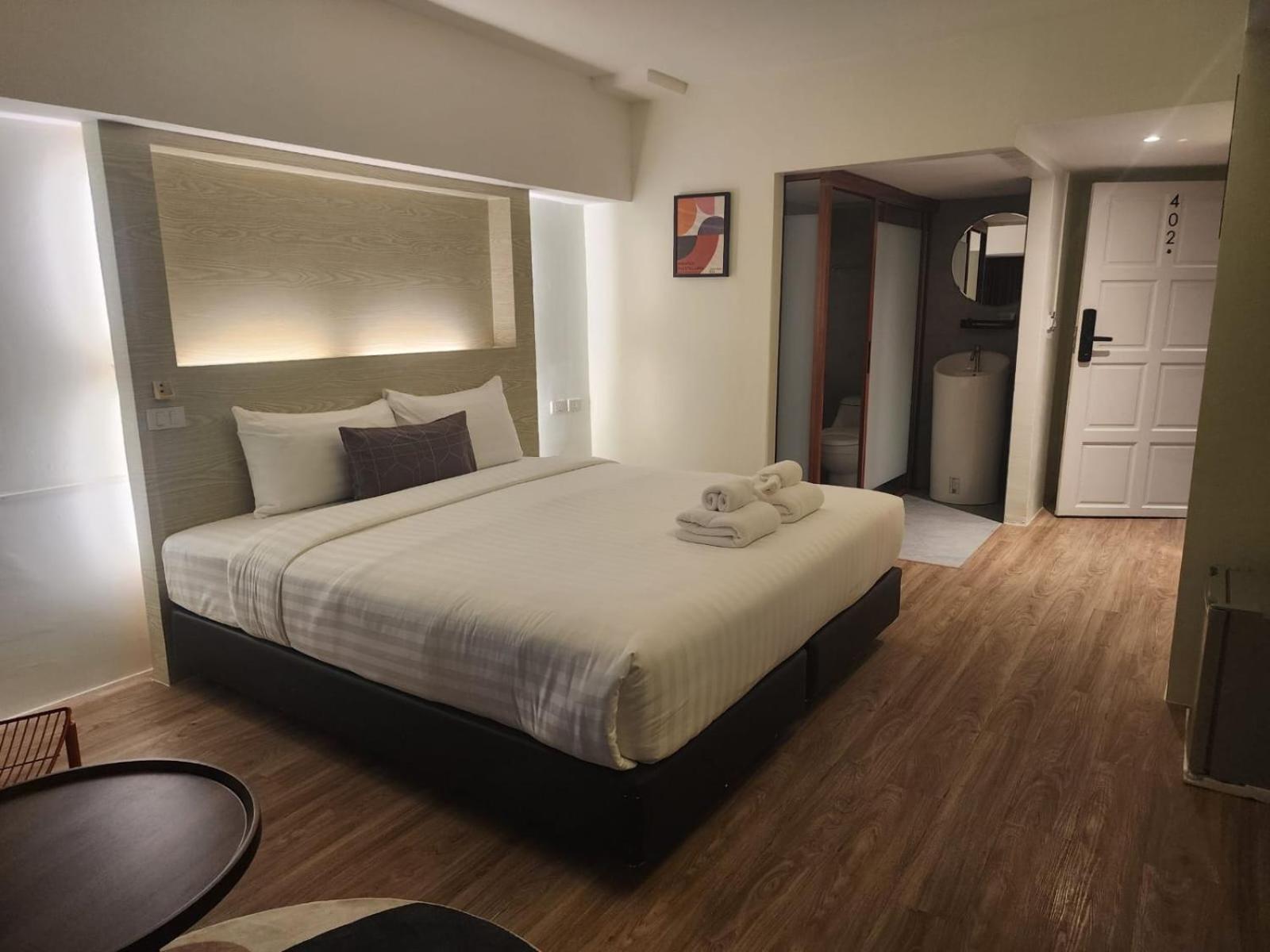 Gecko Eye Hotel Bangkok Bagian luar foto