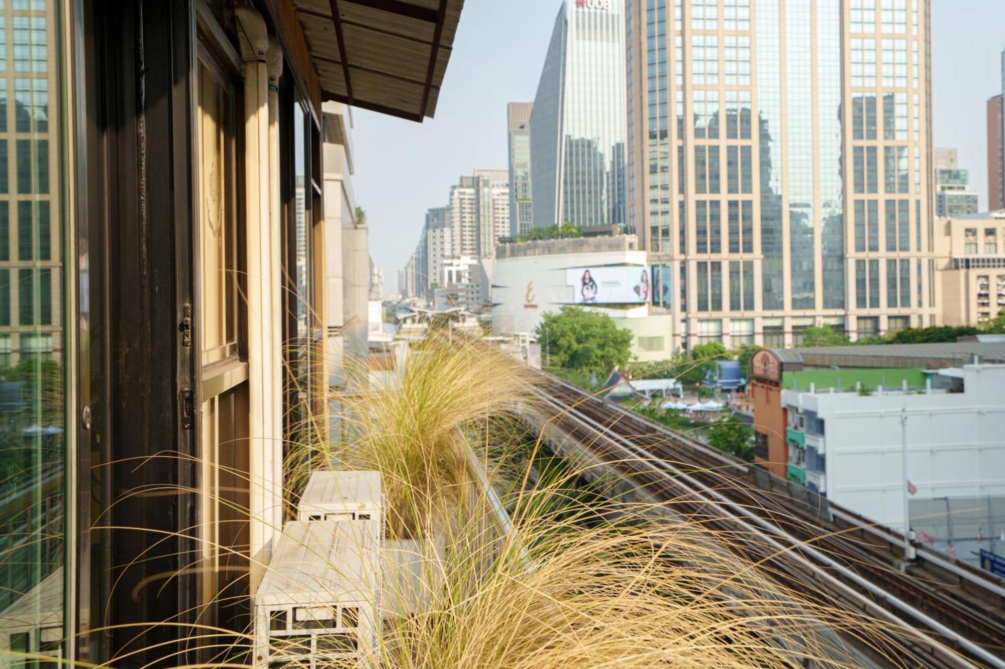 Gecko Eye Hotel Bangkok Bagian luar foto