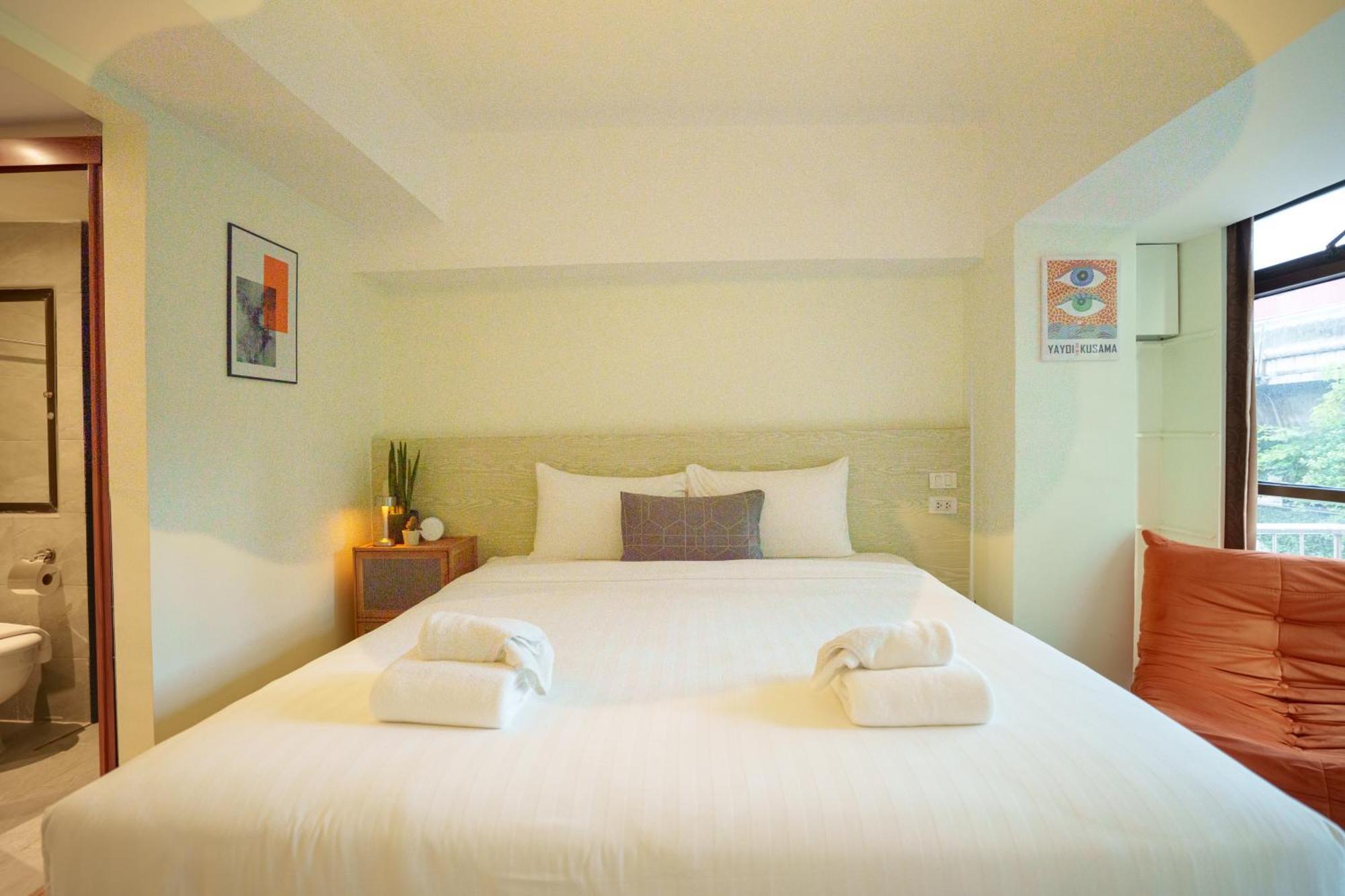 Gecko Eye Hotel Bangkok Bagian luar foto